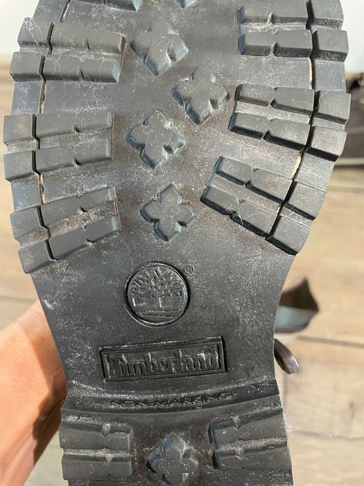 Продавам дамски ботуши Timberland и боти Mustang