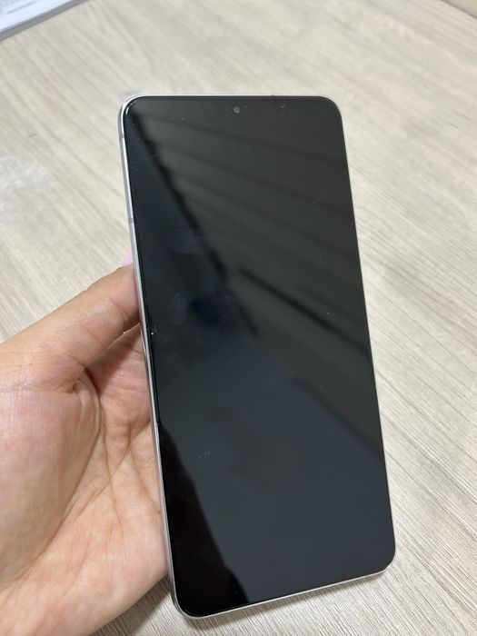 Самсунг С 21+.