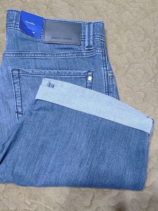 Bermude Pierre Cardin cu etichetă