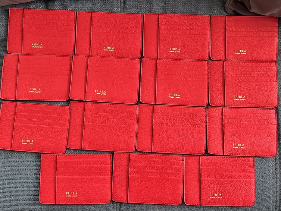 Нов модел FURLA Card holder M.8 слота за карти и отделение за банкноти