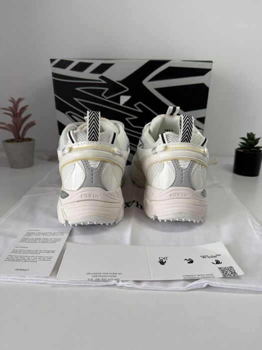 Off white ,,Be right back'' Albi(40,41)(PLATA RAMBURS,FARA AVANS Verificare la livrare )
