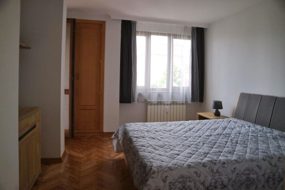 Дава се под наем Тристаен апартамент в София, Изток - 120 кв.м за 970 € - Снимка #7