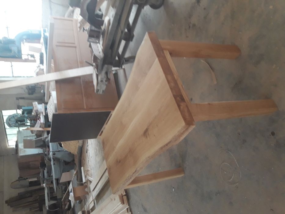 Трапезна дъбова маса