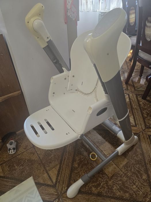 Scaun masă bebe cu leagăn electric