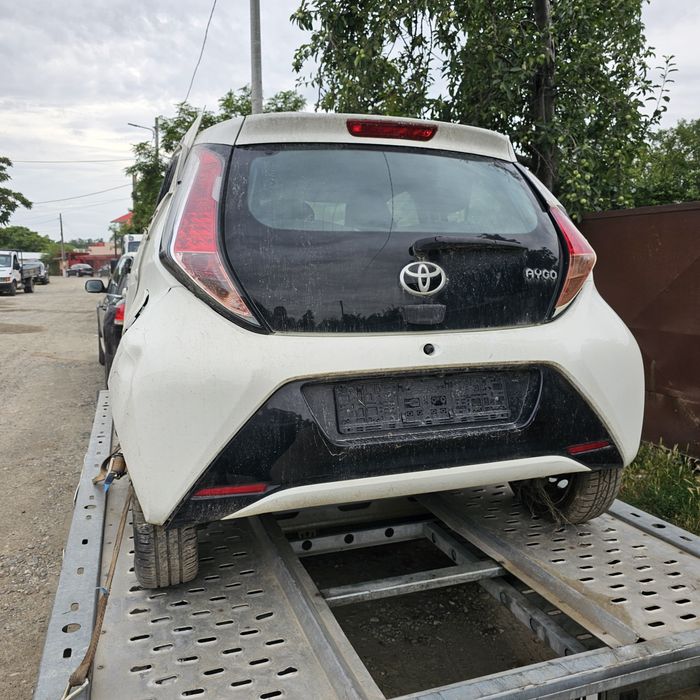 Dezmembrez toyota aygo  motor 1000 e 6