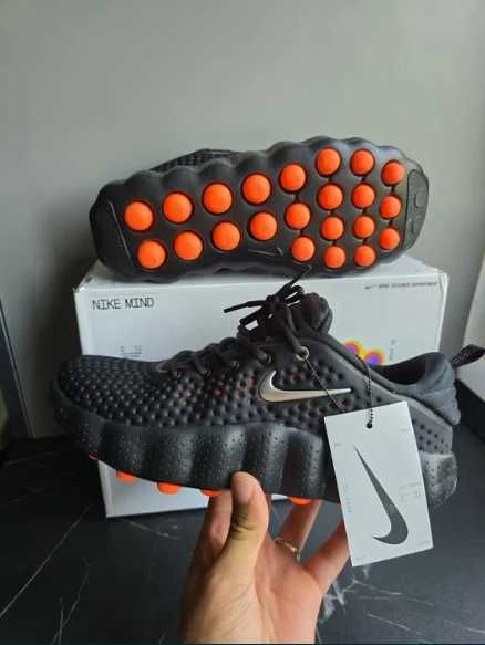Nike Mind 002 Black Hyper Crimson (36-46 номер)