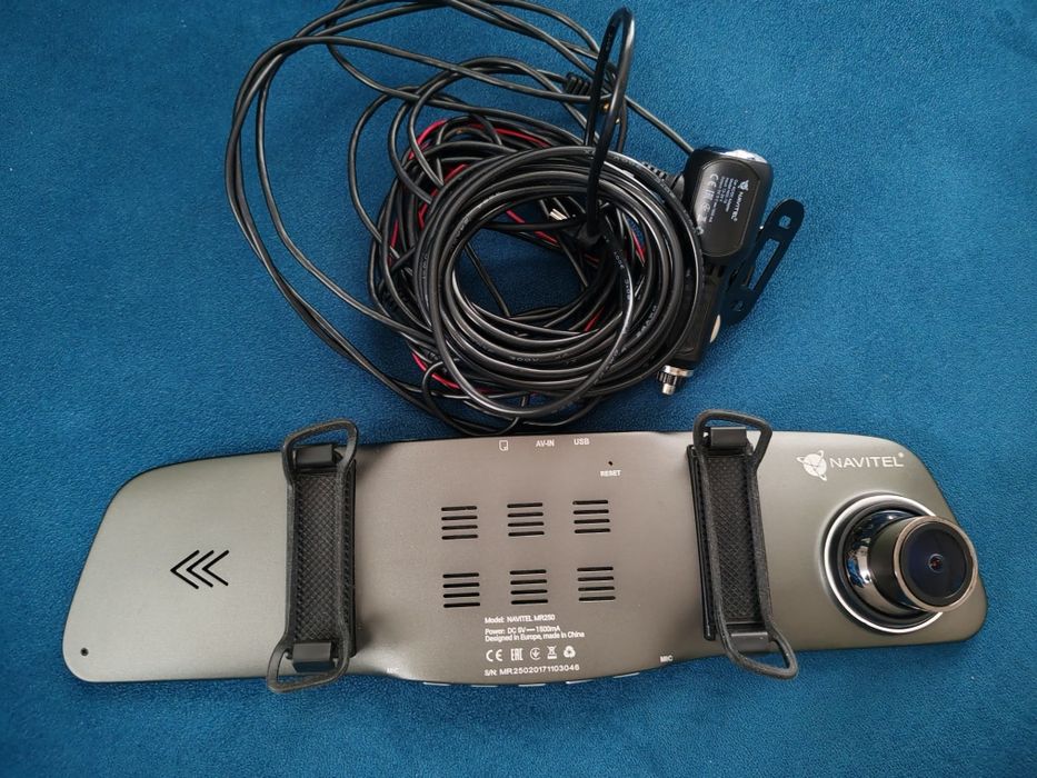 Oglinda retrovizoare inteligenta NAVITEL MR250