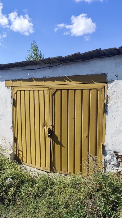 Продам гараж за 19 домом
