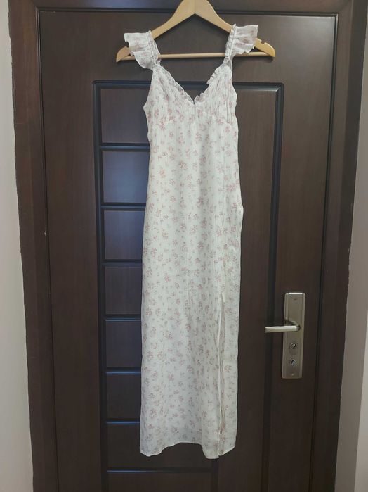 Ефирна рокля Bershka