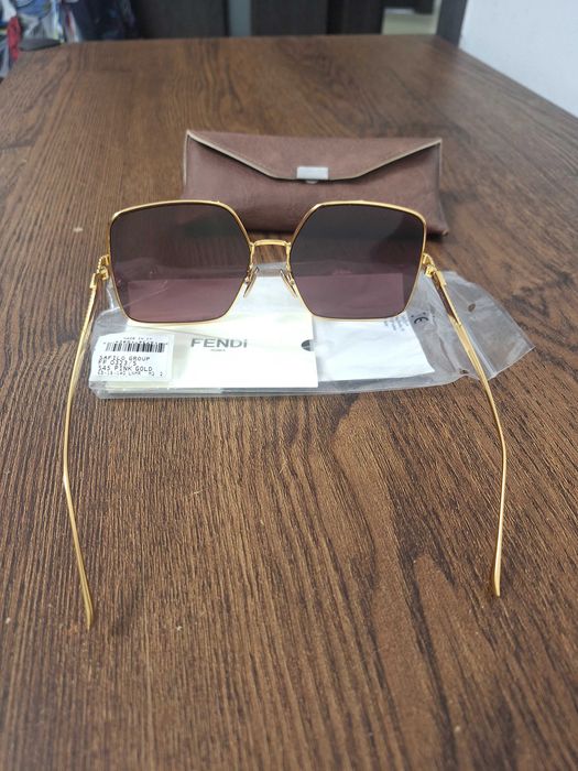 Ochelari de dama FENDI.