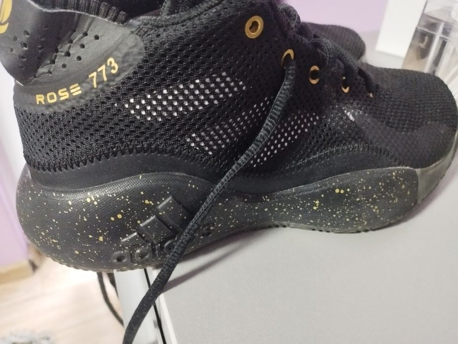 Маратонки,кецове  Адидас