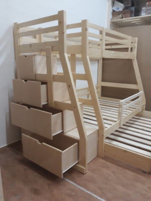 TRANSPORT GRATUIT.Pat etajat-supraetajat din lemn masiv.Cod 3504.