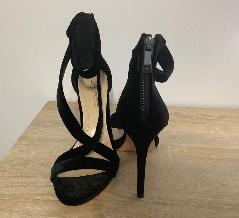 Pantofi dama toc cui, Vince Camuto, noi, nepurtati, negri, cu eticheta