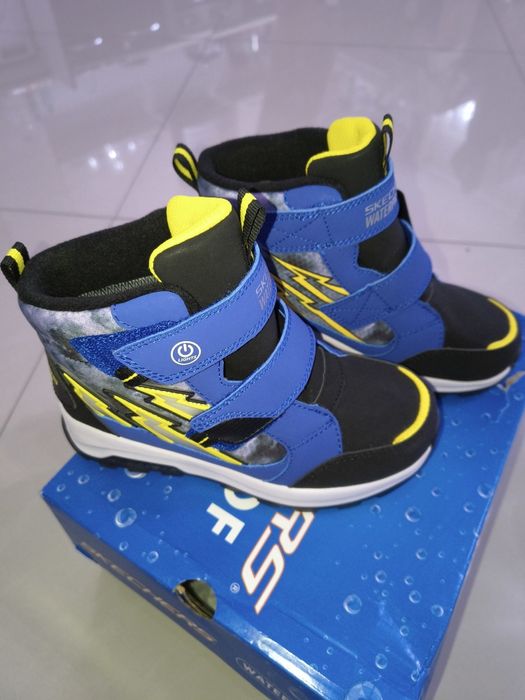 Ghete copii Skechers mărimea 30 – noi, impermeabile, cu lumini
