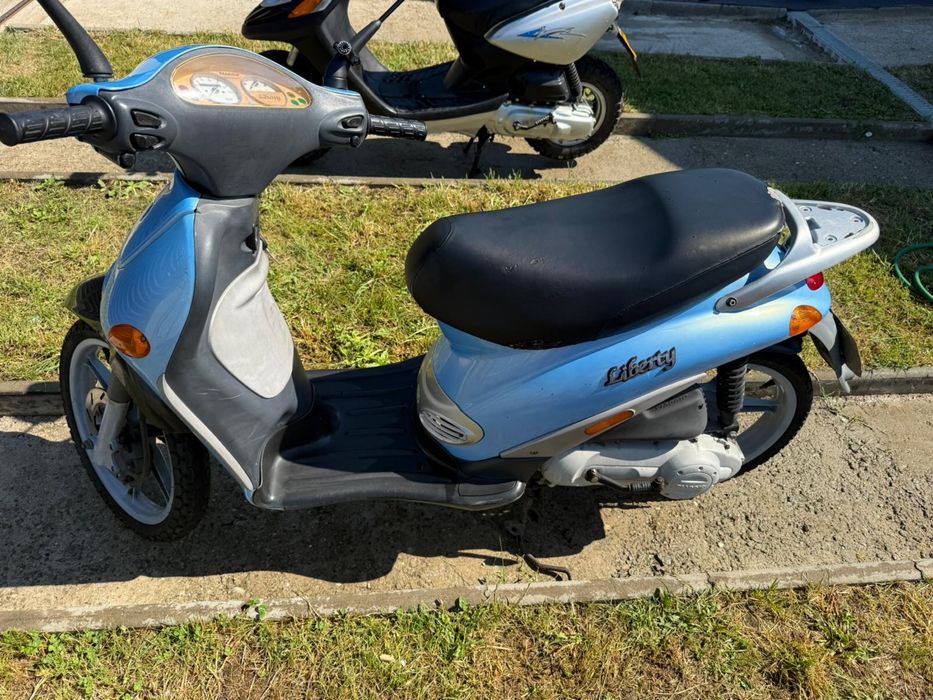 Vand scutere piaggio liberty si yamaha booster
