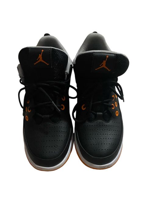 Adidasi  jordan negri marimea 37