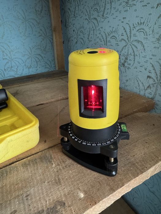 Trusă Nivelă Laser (Linii în cruce) cu Trepied și Ochelari - Funcțională