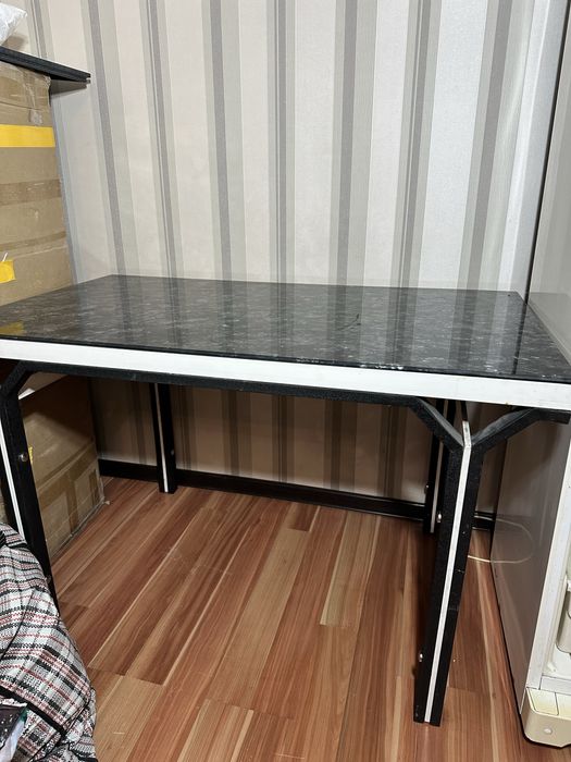 Продам стол для кухни столовой