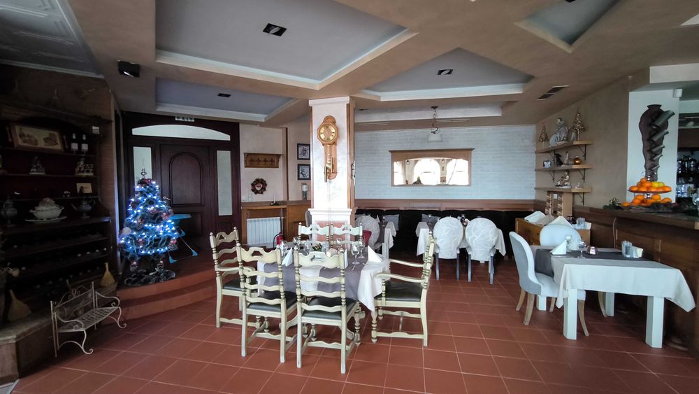 Дава се под наем Заведение в Банско - 500 кв.м за 25500 € - Снимка #4