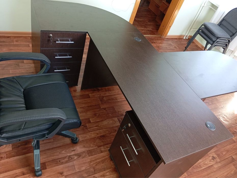 Стол офисный угловой