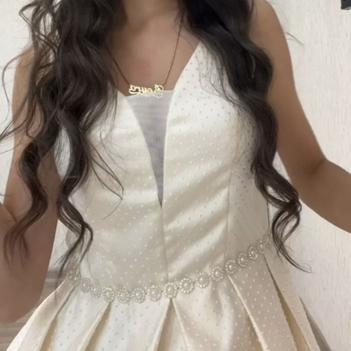 Къса бежова рокля