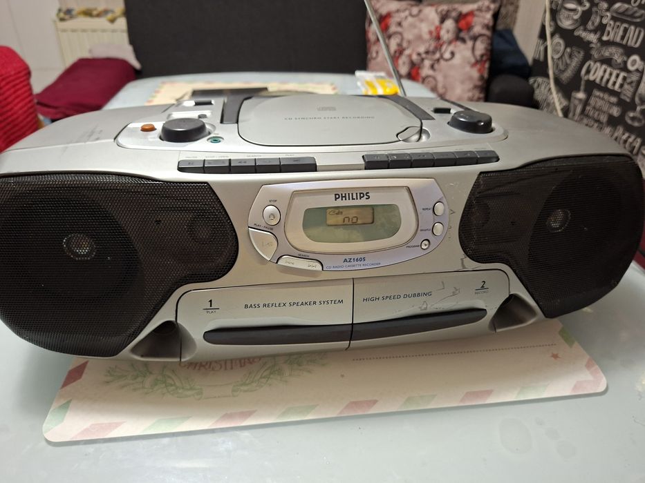 Philips AZ1605, Radiocasetofon cu CD, radio 3 benzi( Antena Satelor)