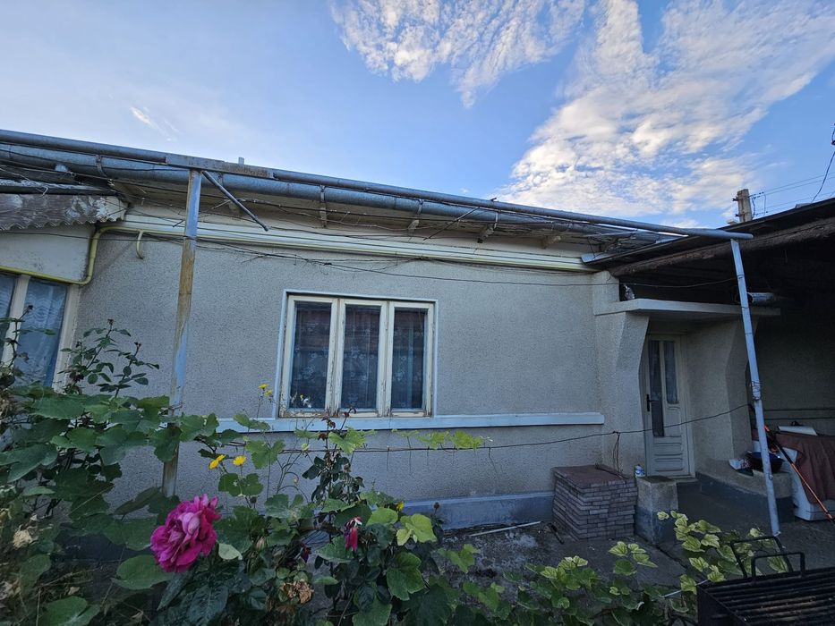 Vând casa Chercea