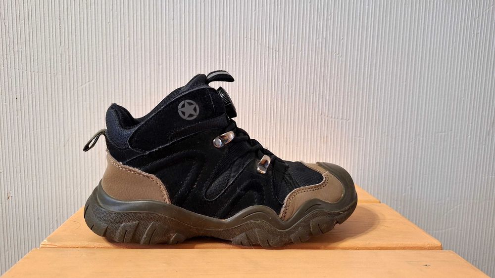 Ботинки детские , кроссовки тёплые