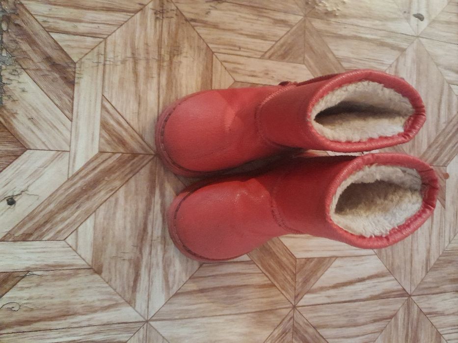 Продам детскую обувь