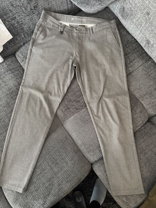 Pantalon Zara Barbati  marime 44 Pret : 49 lei