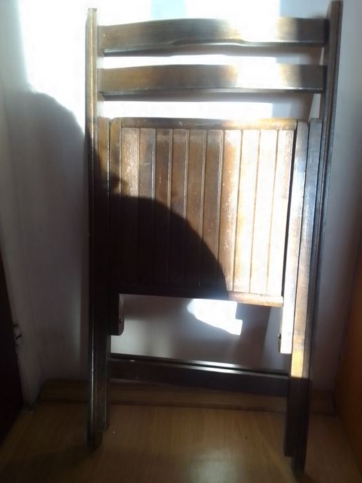 Продавам дървени масивни столове за маса