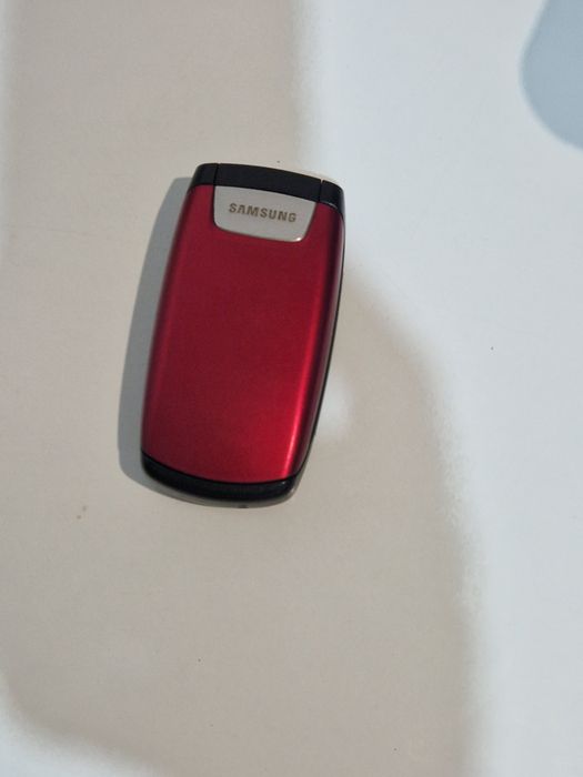 Telefon Samsung cu clapeta cu încărcător original