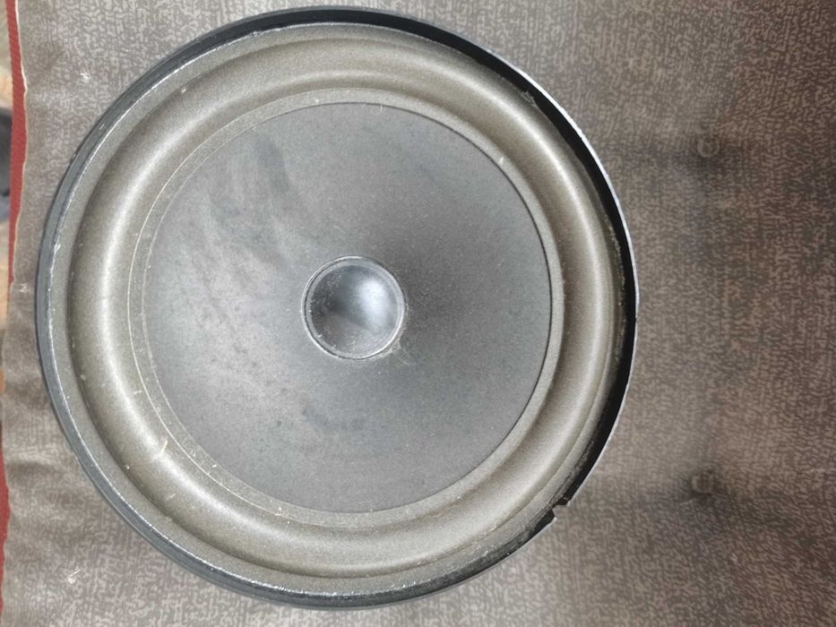 Vând 2 boxe spate Touareg 7P