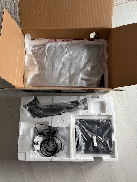 Monitor LG (24MP450) în stare excelentă