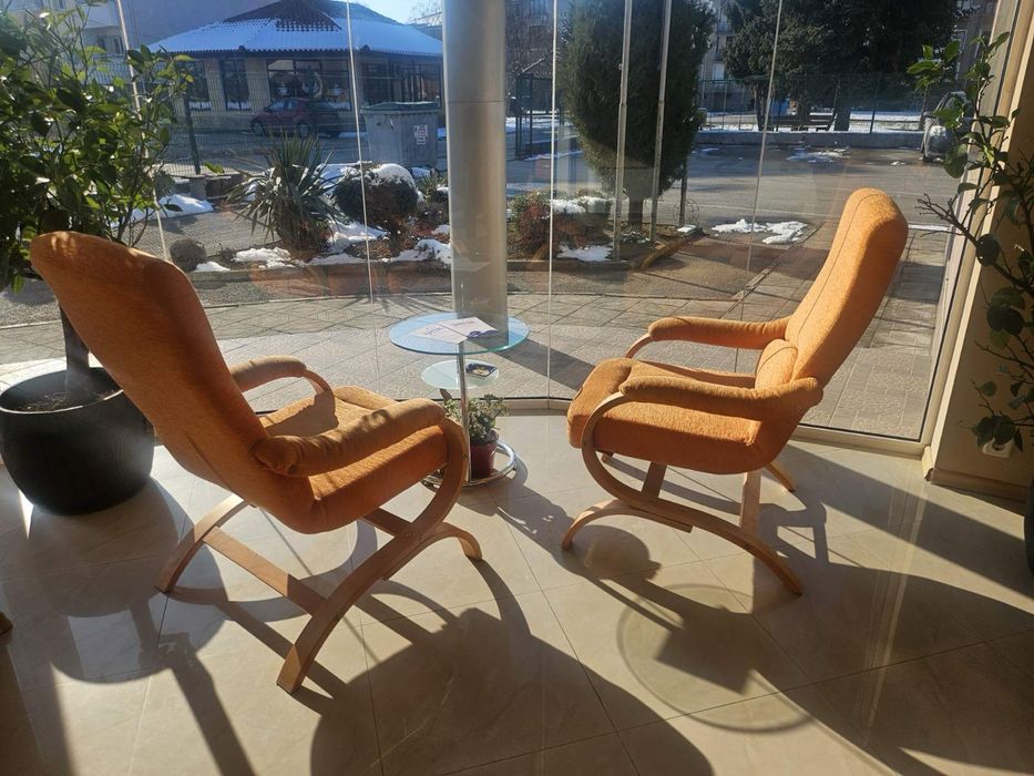 Диван с две кресла и масичка (подарък).