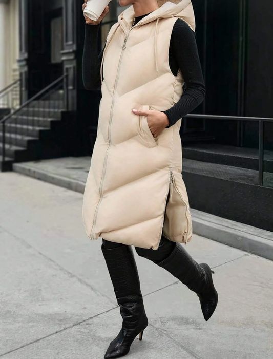 Дълъг елек в  бежов цвят. Размер S.