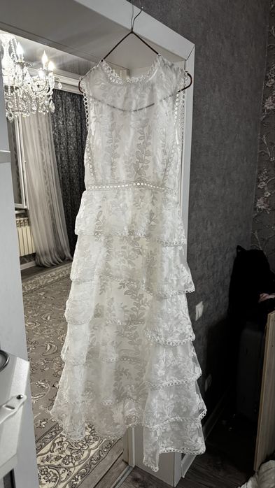 Белое платье.