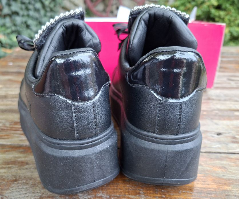 Дамски черни обувки