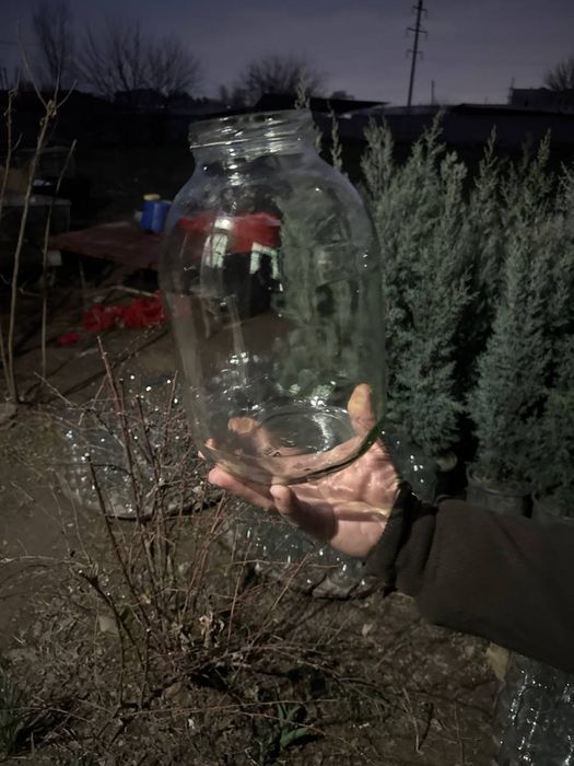 Банки продаже имеются банки объёмом 3, 2, 1 литр, а также 07, 05 литр