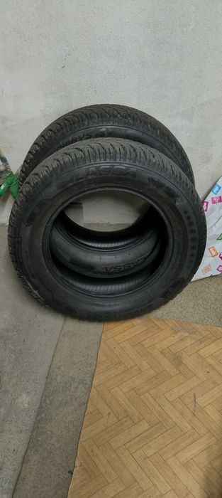 Продавам два броя зимни гуми Lassa
