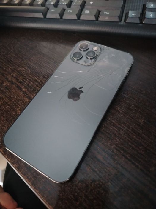 продам айфон 12 про