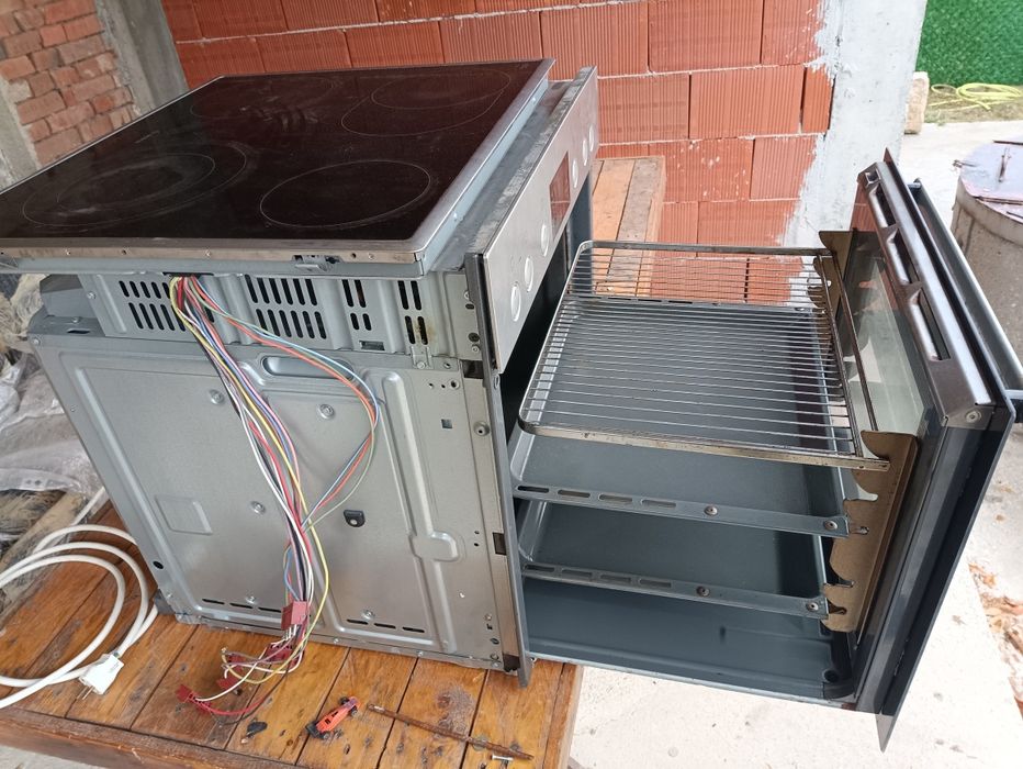 Комплект фурна BOSCH с керамичен плод