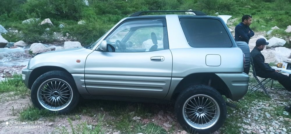 Toyota Rav4 J.   karatishka obmen bor taklifla bosa koramiz