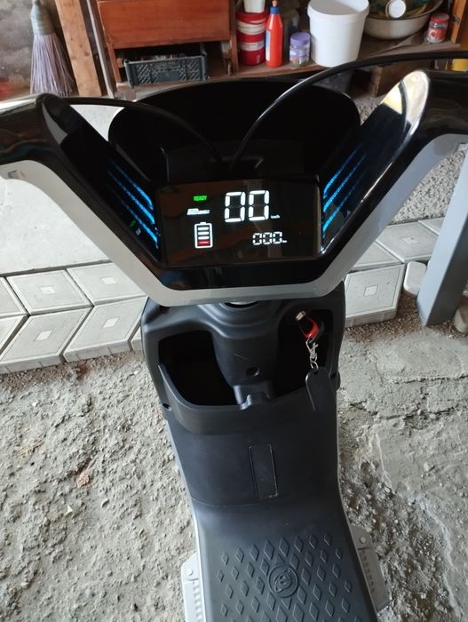 Продам электроскутер Tadi Tank