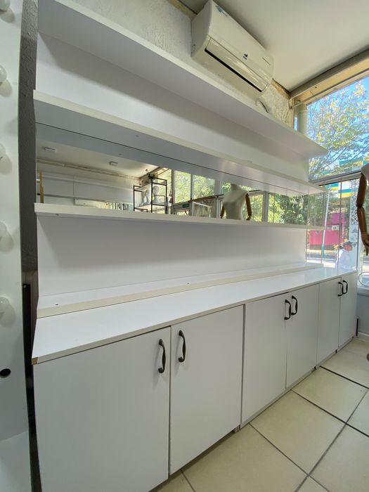 Полки для шоурума