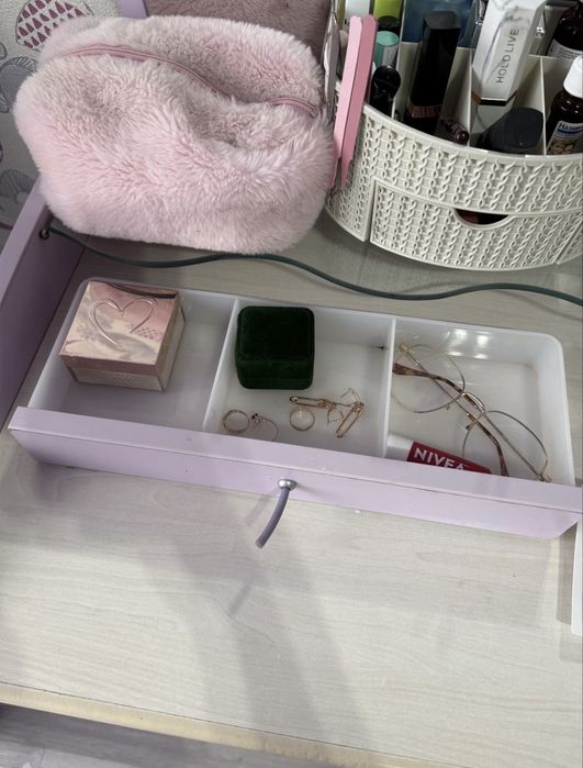 Продам комод с зеркалом