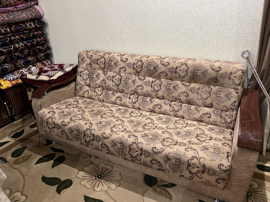 Продается раскладной диван и кресло 2 шт.