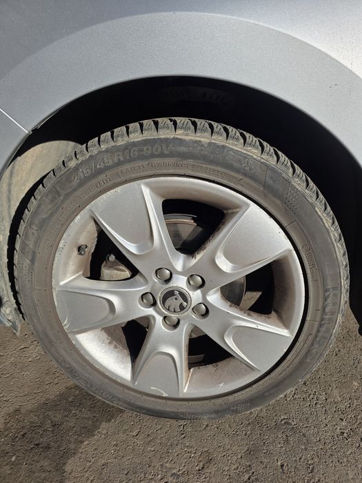 Set 4 Jante Aliaj 16" + Anvelope Iarnă Kumho 215/45 R16 – Stare Foarte Bună