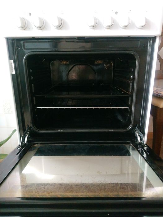 Продам эл.плиту Indesit