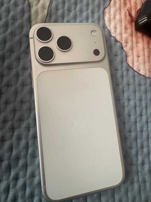 iPhone 17 pro max в идеале аккумулятор 99